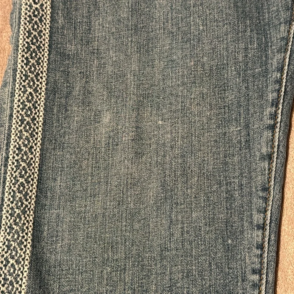 Ann Taylor Jeans‎ Size 8 Embroidered Straight Cropped Denim Comfortable